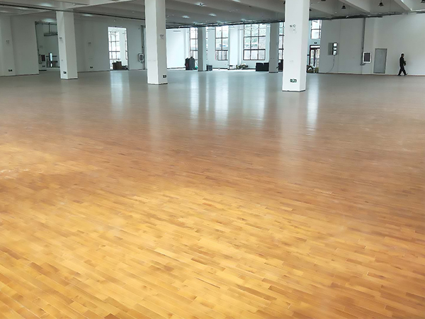 運(yùn)動(dòng)木地板要設(shè)計(jì)木地板的水分