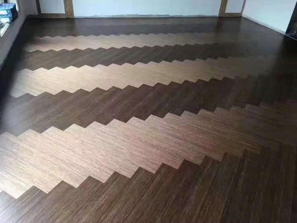 總覺得家里地板鋪設的沒新意？干脆換成魚骨拼，自帶“大氣”