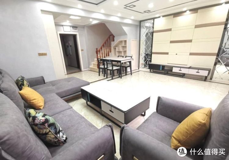 買不起別墅可以看看躍層，128㎡三室兩廳大躍層，堪稱空中別墅