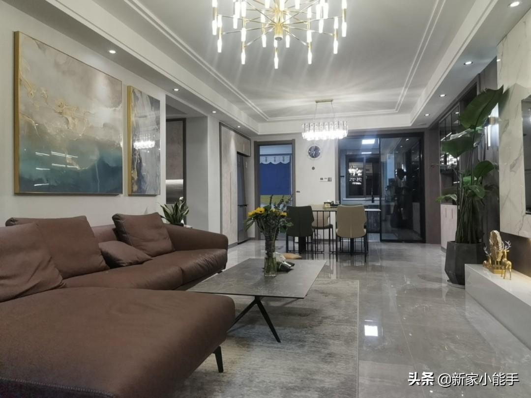 133平新房，裝修花了42萬，全屋輕奢又大氣，一家人幸福入住