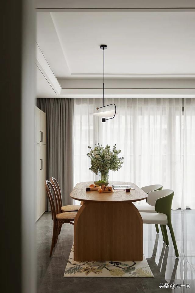 房屋浪漫布置圖片(95平米法式風(fēng)格裝修，輕奢浪漫居所，姐妹們的夢想小家)(圖6)