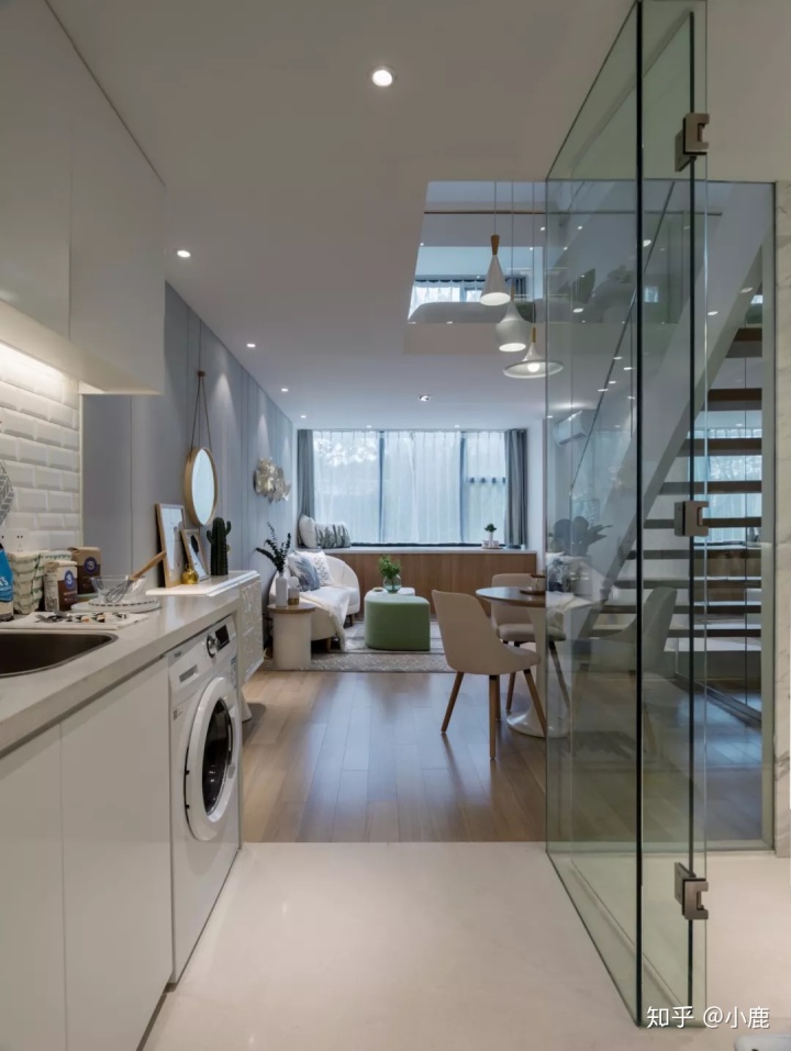 61㎡現(xiàn)代小復(fù)式,用玻璃做隔斷，視覺效果大一倍！