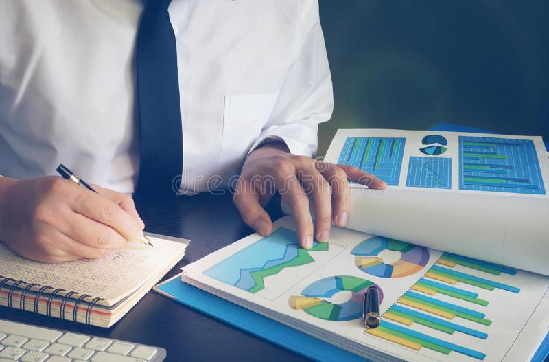 裝修費(fèi)用會計處理_費(fèi)用會計和往來會計哪個好_房租裝修費(fèi)用會計怎么處理