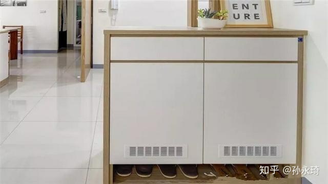 裝修師傅給玄關(guān)做了8處設(shè)計(jì)，朋友驚呼：怎么想到的，太實(shí)用了！