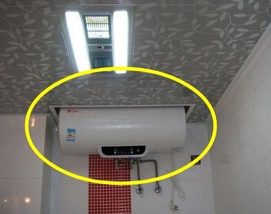 衛(wèi)生間裝吊頂，再裝電熱水器太壓抑了？學(xué)學(xué)這方法，美觀還省空間