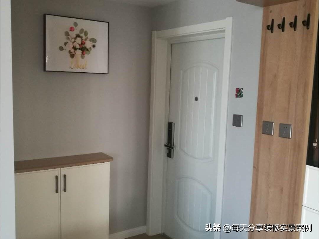 越來越多人不做吊頂，看她家裝修，全屋定制的柜子真漂亮，曬曬