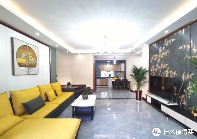 136㎡錯層大四房，優(yōu)雅的新中式裝修，衣柜里面裝廁所，誰見過？