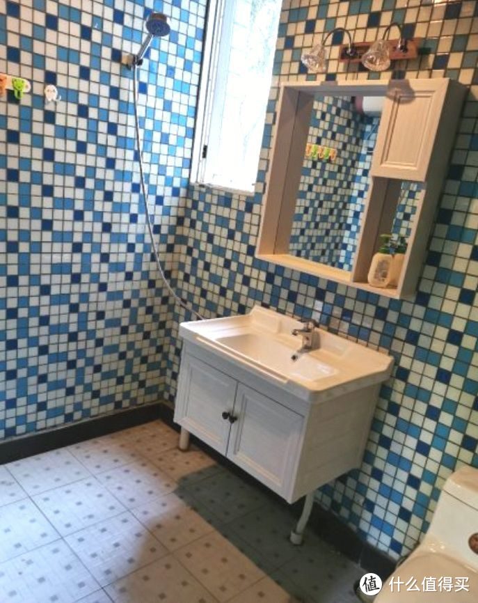 136㎡錯層大四房，優(yōu)雅的新中式裝修，衣柜里面裝廁所，誰見過？