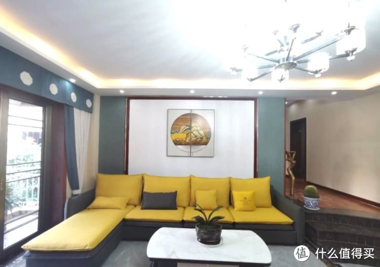 136㎡錯層大四房，優(yōu)雅的新中式裝修，衣柜里面裝廁所，誰見過？