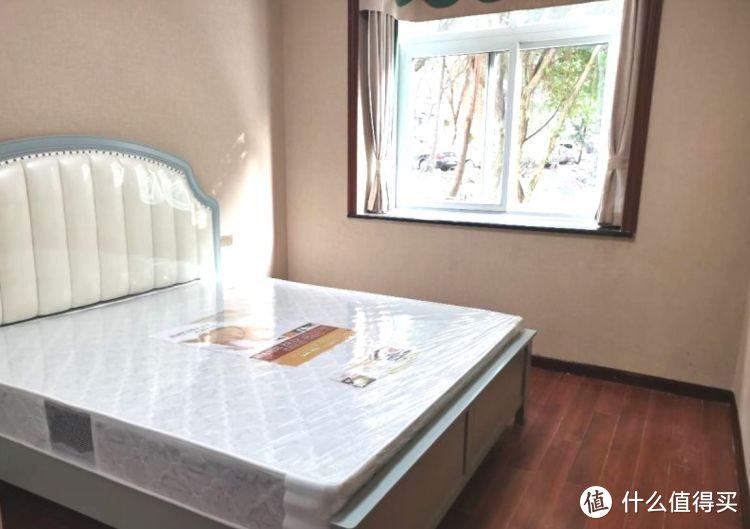 136㎡錯層大四房，優(yōu)雅的新中式裝修，衣柜里面裝廁所，誰見過？