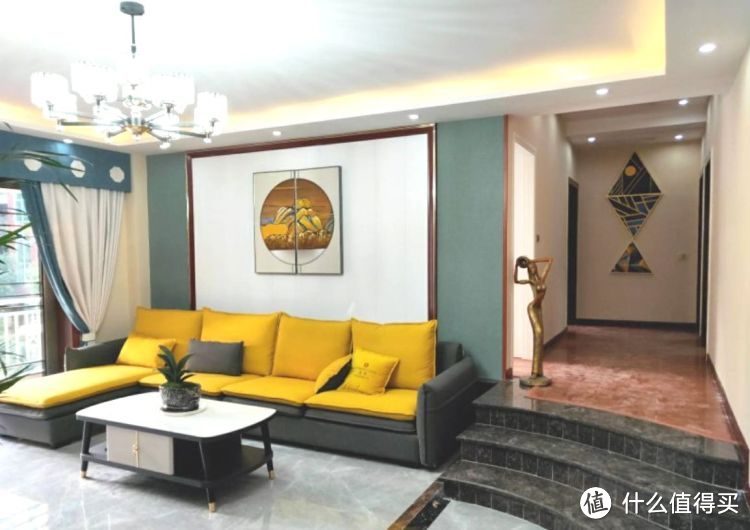 136㎡錯層大四房，優(yōu)雅的新中式裝修，衣柜里面裝廁所，誰見過？