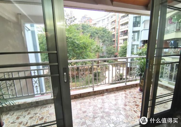 136㎡錯層大四房，優(yōu)雅的新中式裝修，衣柜里面裝廁所，誰見過？