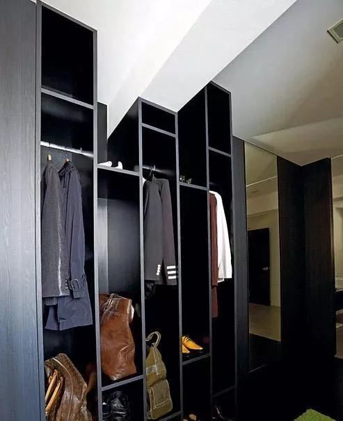 嵌入式衣柜，衣柜入墻，移花接木，充分利用每一寸空間！