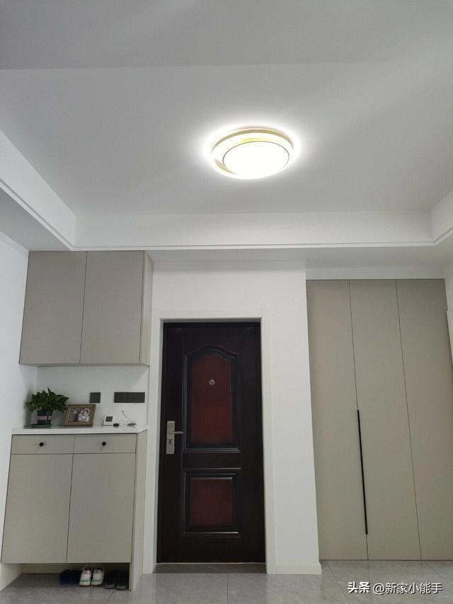 看她家即將要入住的新房，裝修非常簡(jiǎn)單，不做電視墻也讓人滿意