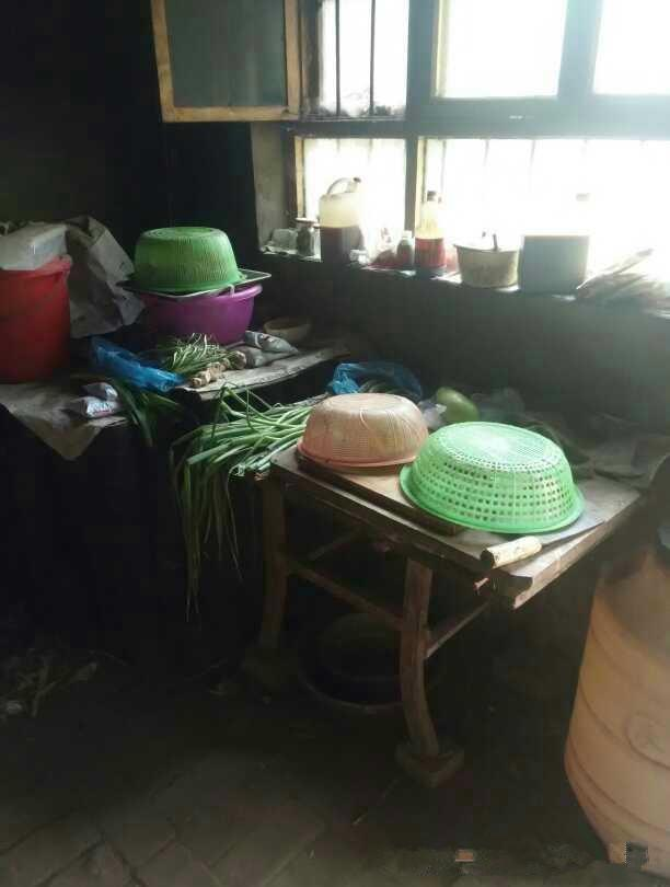 廚房凈水器裝修效果_農村廚房裝修效果圖_廚房吧臺裝修效果圖片