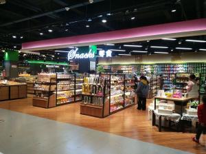 超市裝修案例,超市過道,超市零食區(qū)擺放設(shè)計(jì)，0149345ca5520da801208f8bcc9d31.jpg