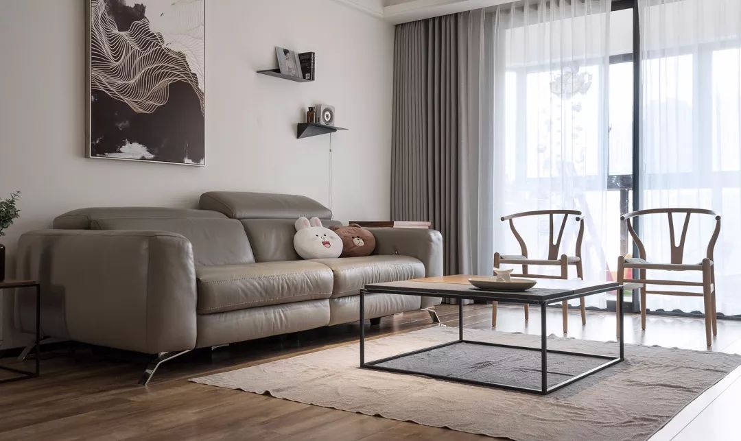 130平簡(jiǎn)約裝修，電視墻做成收納，家里輕松變大20㎡！