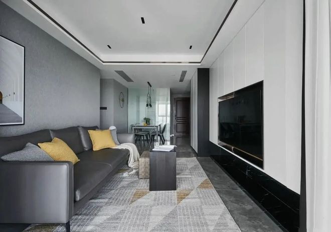 100平米的現(xiàn)代簡約風新房，裝修效果大氣又時尚，入戶就被吸引了