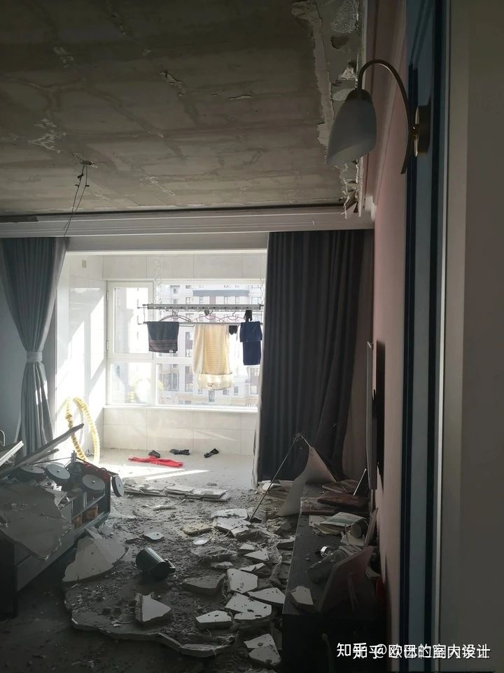 客廳吊頂裝修效果圖_客廳吊頂裝修效果圖片_現(xiàn)代簡(jiǎn)約客廳吊頂效果