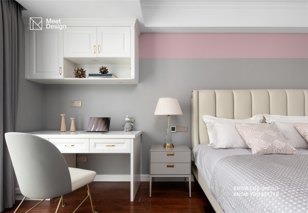 臥室床頭柜3裝修效果圖優(yōu)雅歐式，帶你探秘融化在奶油里歐式豪華臥室設(shè)計(jì)圖片賞析