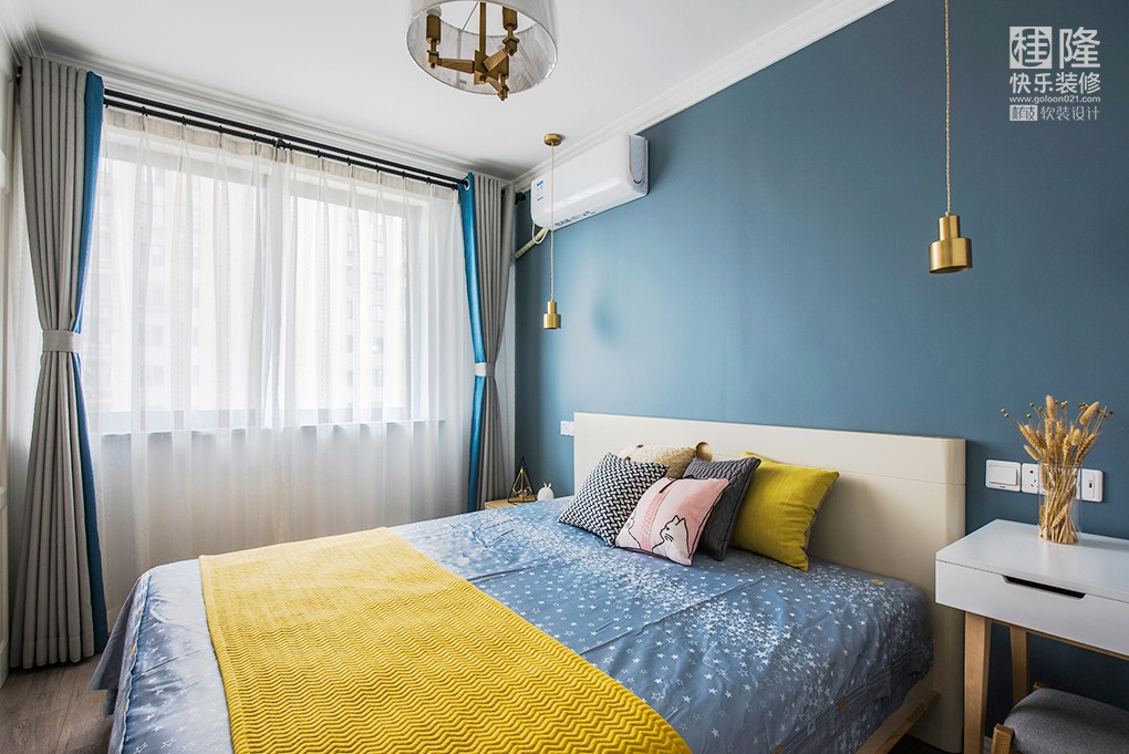 臥室窗簾裝修效果圖90㎡北歐風(fēng)二居室，詩(shī)意地棲居北歐極簡(jiǎn)臥室設(shè)計(jì)圖片賞析