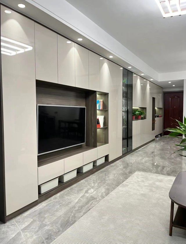 121平三室兩廳裝修，入住2個月，入戶滿墻柜很滿意