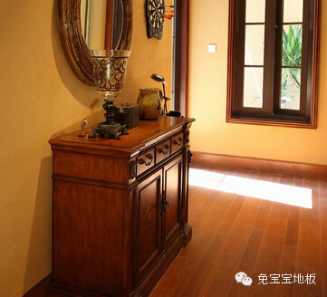 時(shí)尚居室玄關(guān)裝修風(fēng)水，兔寶寶地板更適合！