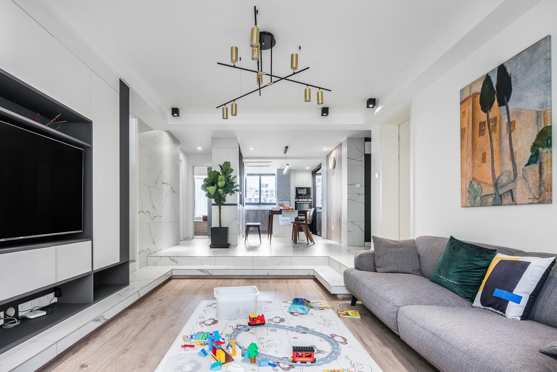 “去客廳化”正流行，客廳地面抬高30cm，做下沉式設計，多個茶室