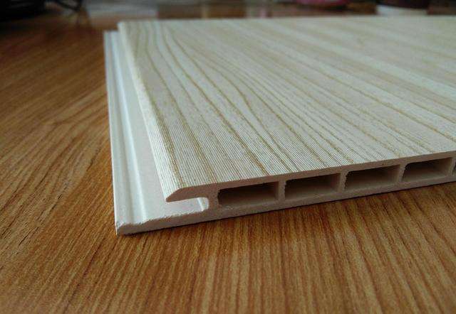 我家有三歲孩子，新房裝修不刷漆，用集成墻板沒有異味，更環(huán)保