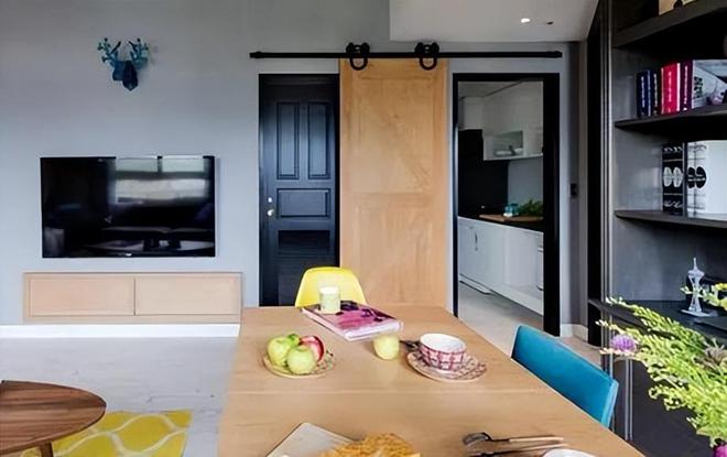 廚房裝什么門好，有錢人都是選這種，一問(wèn)老師傅才知道好處多