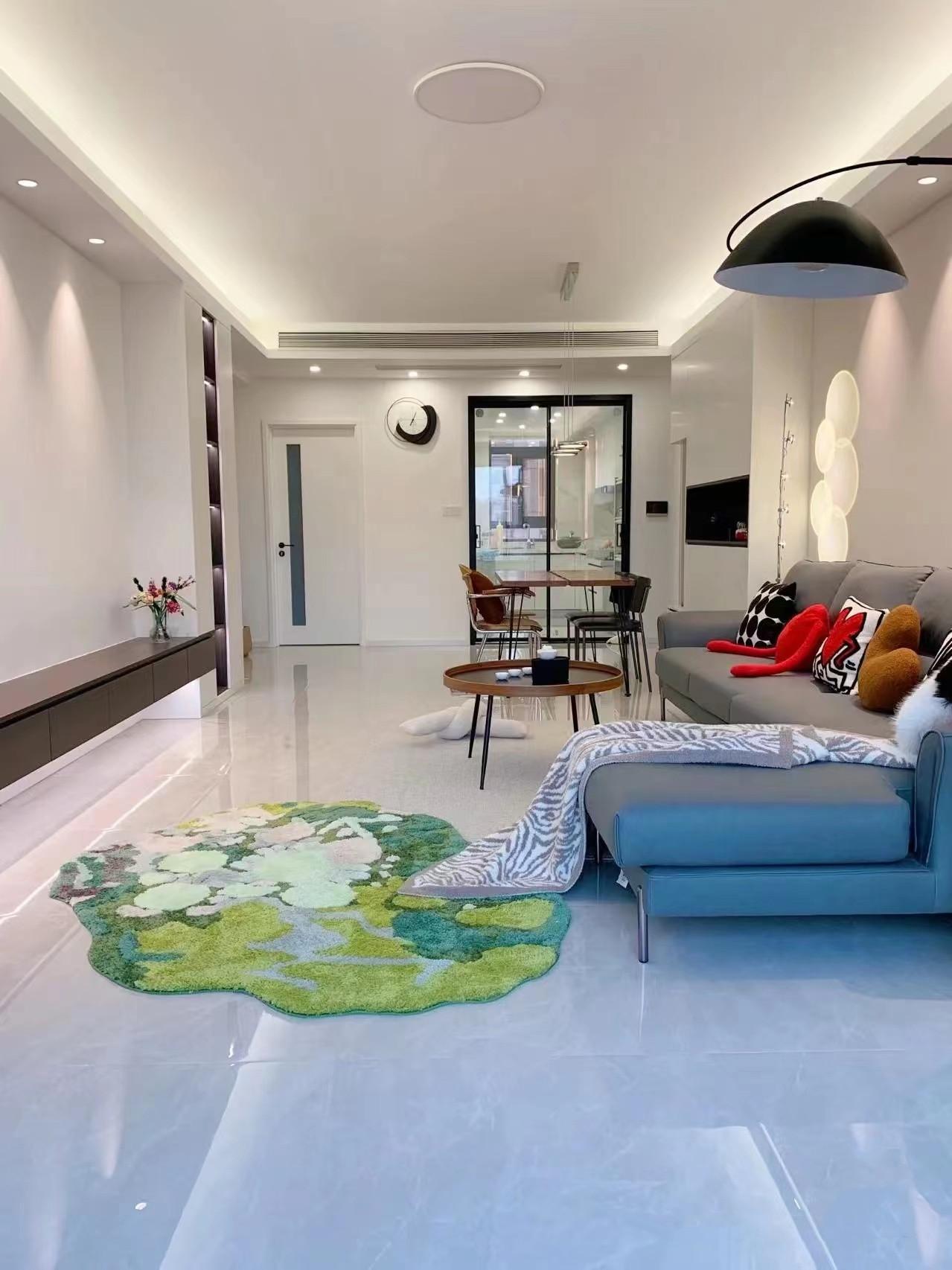 她家96平米，全屋大白墻，簡潔又大方，電視墻做懸空柜，真明智