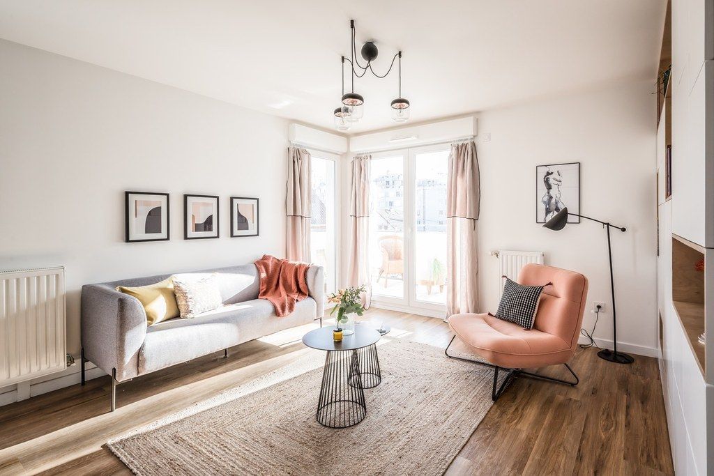 小戶型陽(yáng)臺(tái)曬衣服浪費(fèi)了，打L型榻榻米地臺(tái)，朋友來(lái)了只想躺在這