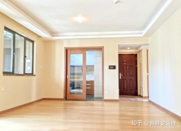 低配版精裝房，108㎡三室兩廳格局，這效果估計還得重新裝修一番