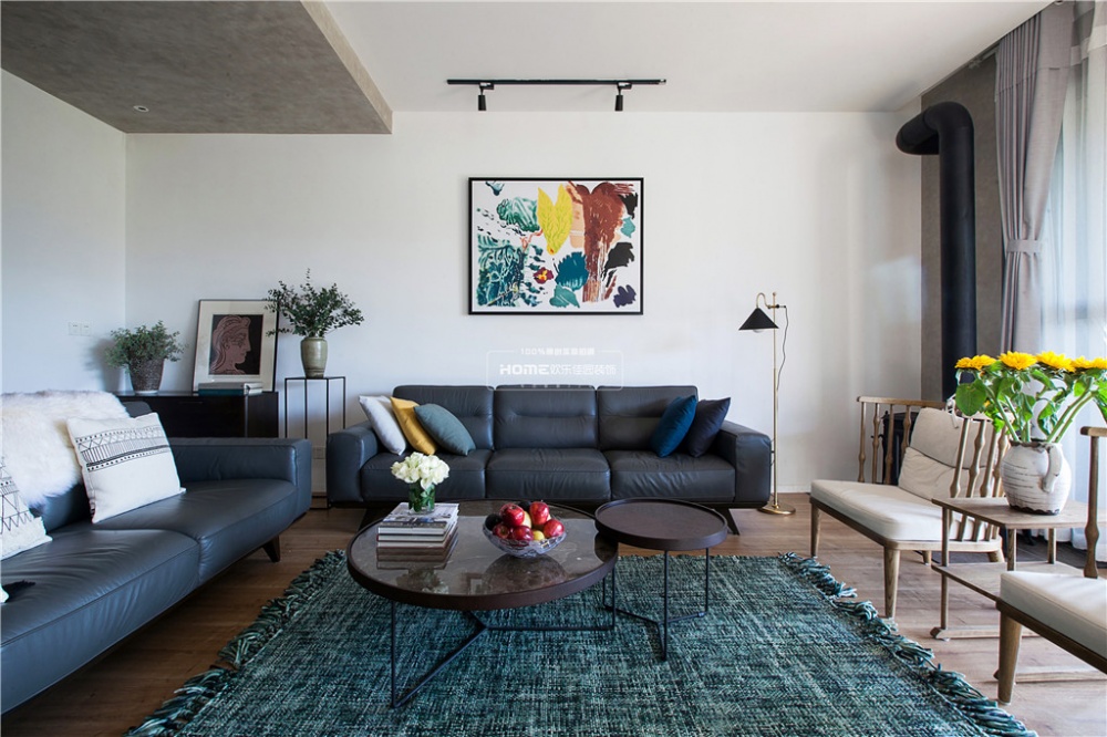 客廳窗簾裝修效果圖水泥墻+原木風(fēng)，這個北歐不一樣北歐極簡客廳設(shè)計圖片賞析